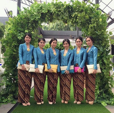 Model Kebaya Seragam Biru Trend 2020 Pernikahan Acara Keluarga Pesta Resmi 