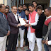 गाजीपुर: छात्र नेताओं ने प्राचार्य को सौंपा पत्रक