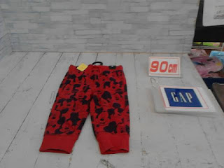 中古品　子供服　９０㎝　GAP　レッド×ミッキープリント　ロングパンツ　２９８円