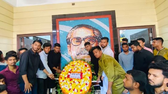 মহনগর ছাত্রলীগের নতুন কমিটির নেতৃবৃন্দের বঙ্গবন্ধুর প্রতিকৃতিতে শ্রদ্ধা জ্ঞাপন 
