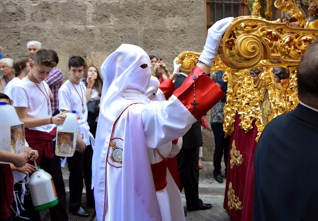 Wielkanocne procesje Semana Santa w Granadzie