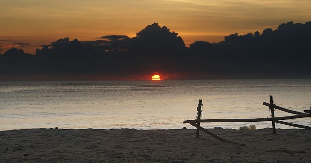 Pantai Teluk Ketapang ~ RumohStay Salmah