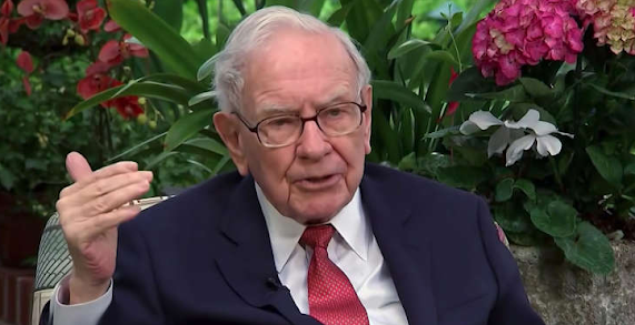 Warren Buffett Praises Elon Musk, Jeff Bezos and Discusses Old Age