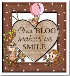 Your blog Makes us smile award from Bec