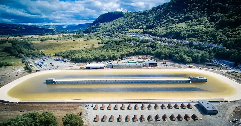 snowdonia artificial surf park