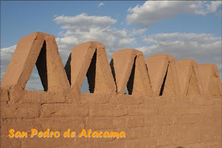 Adobemuur in San Pedro de Atacama. Klik voor meer foto's