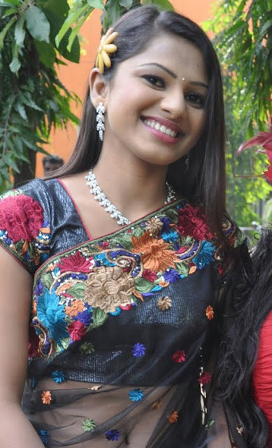 actress hot photos in saree 