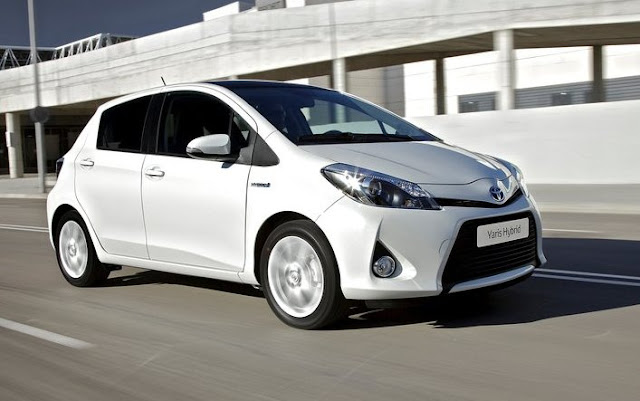 Toyota Yaris Hybrid 2013 pictures