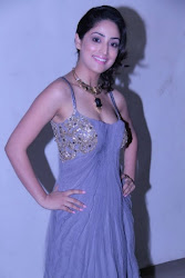 Yami Gautam Hot Looks Pics