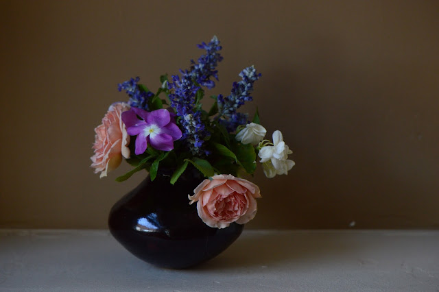 small sunny garden, desert garden, rose, crown princess margareta, catharanthus roseus, salvia farinacea, stoneware, ceramics, amy myers