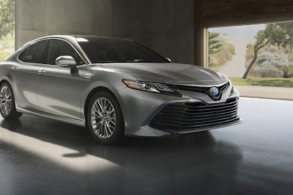 New 2018 Toyota Camry Hybrid Price, Photos, Reviews, Safety Ratings
Features