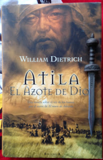 Portada del libro Atila. El azote de Dios, de William Dietrich