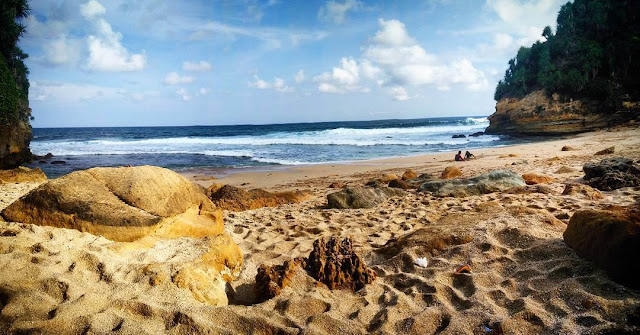 foto pantai nampu wonogiri