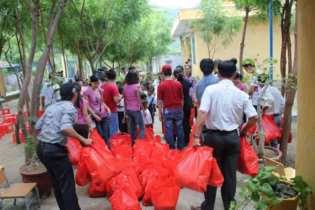 Từ thiện vì trẻ nghèo 