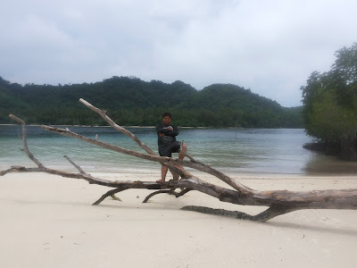 Pesona alam pulau kecil Kalagian Lunik di Lampung
