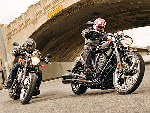 2013 Victory Hammer 8-Ball motorcycle photos. 480 x 360 pixels