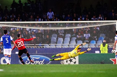 Robin Van Persie miss penalty kick Real Socedad vs Manchester United