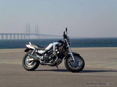 Yamaha FZX 750