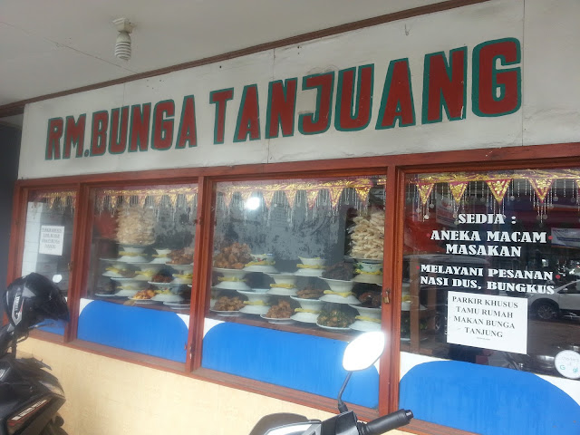 Rumah makan bungo tanjuang