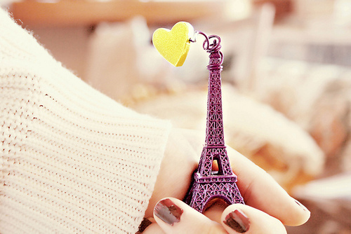 Kisah di Balik Novel dan Film “Eiffel... I’m in Love” 