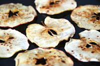 OVEN-BAKED APPLE CHIPS