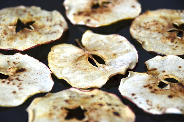 OVEN-BAKED APPLE CHIPS