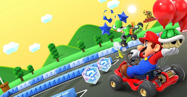 Arte de Mario Kart Tor, mostrando Mario, Yoshi e Bowser em uma disputa de Modo Batalha. Mario está prestes a arremessar um casco, Yoshi teve um balão estourado e Bowser está em uma plataforma flutuante.
