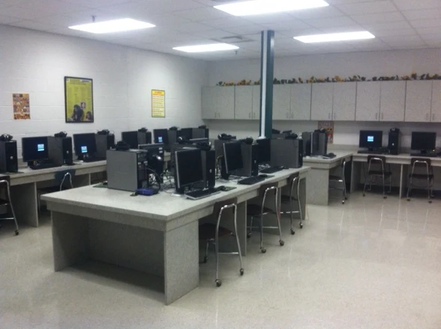School computer room Ideas - Computer room in school - Freelancer and gamer computer room setup design picture for idea - mrlaboratory.info