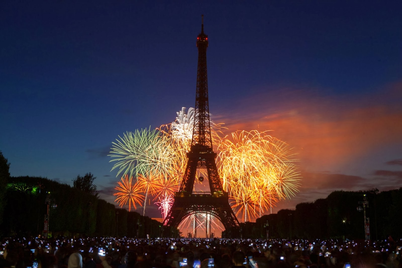 WALLPAPER ANDROID - IPHONE: Wallpaper Menara Eiffel Malam Hari