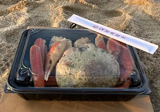 포장용기에-담긴-먹기좋게-손질된-대게