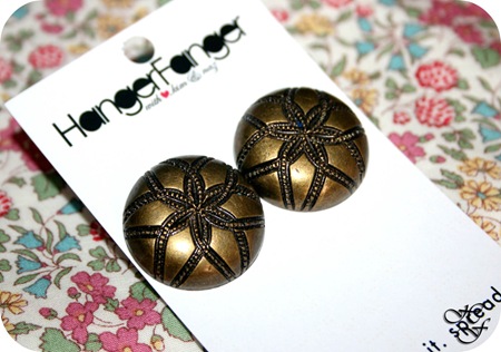 Details: Studded diamond earring with design. Price: 10 MYR SOLD!