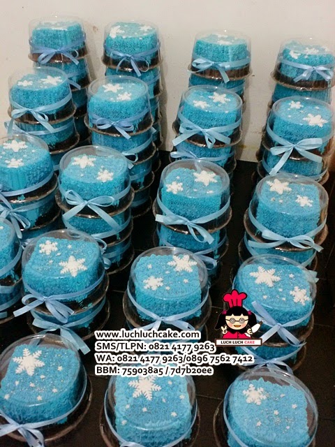 Luch Luch Cake: Mini Cake Elsa Frozen Souvenir Ulang Tahun 