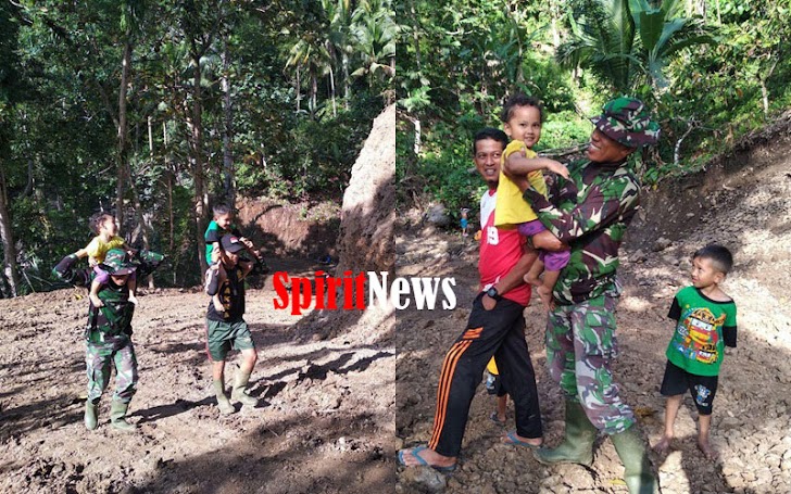 Satgas TMMD Bercengkrama Dan Bermain Bersama Anak-anak Desa Tompobulu