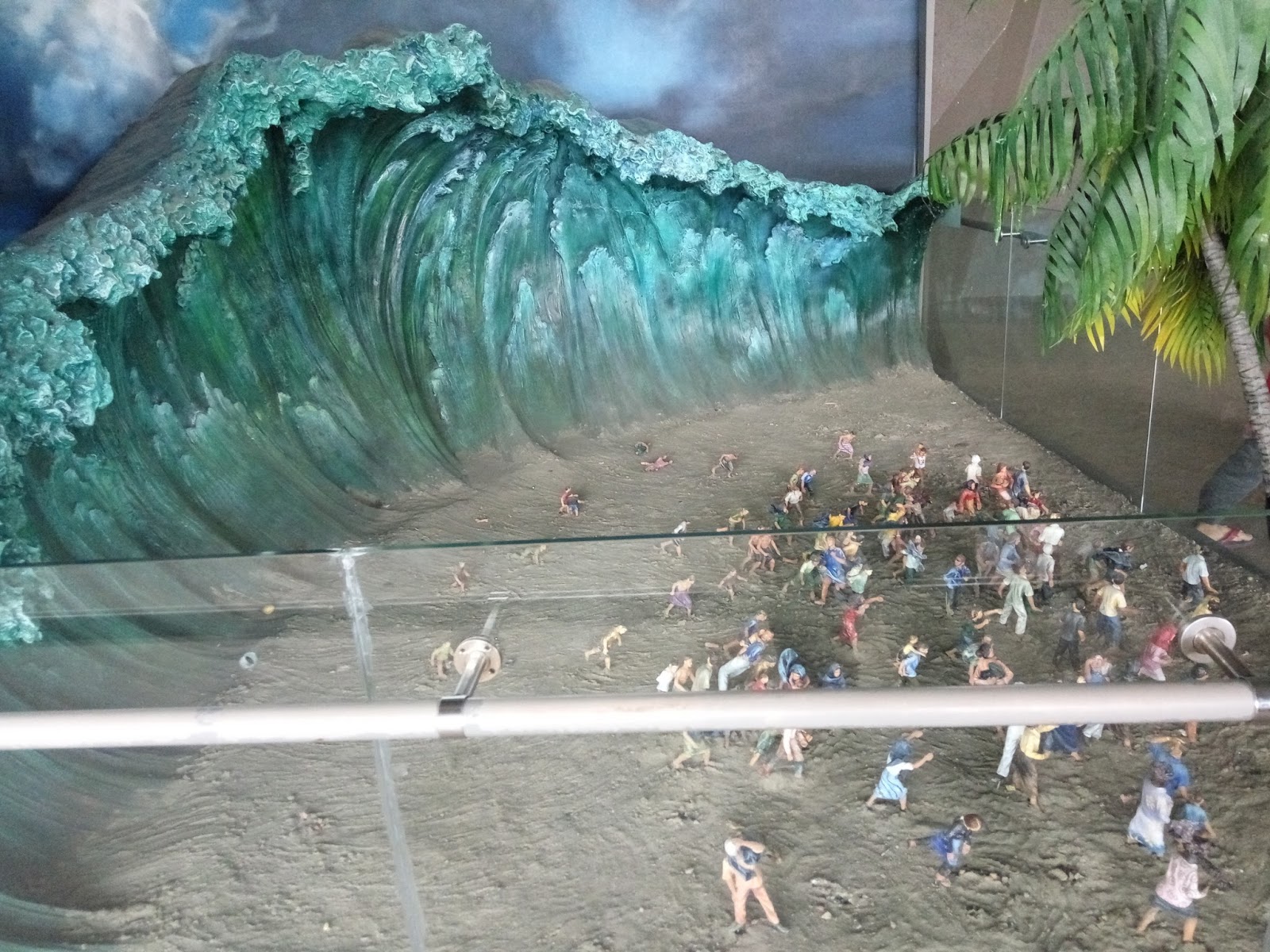 Sudut Pandang Tinggi Gelombang Tsunami Aceh 25 Meter