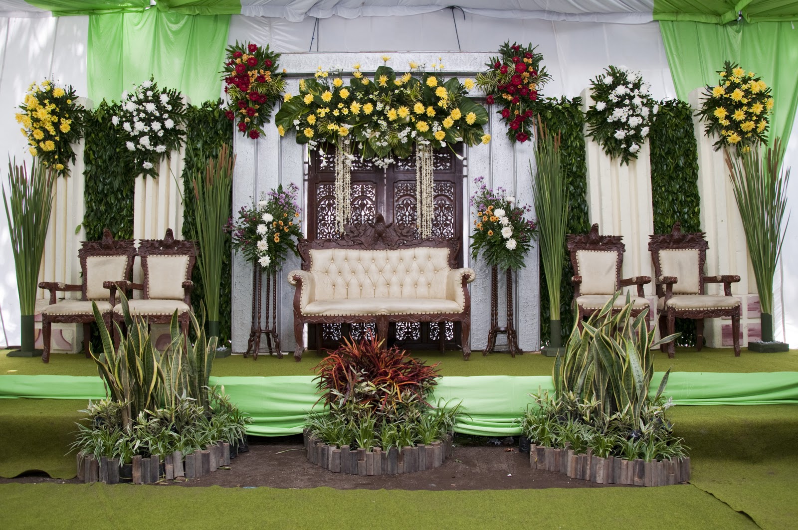 LAILA INDAH WEDDING Dekor manten Dekor Tenda dan Meja 