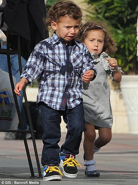 jennifer lopez twins 2011. jennifer lopez twins max and