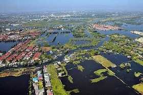 floodwaters in the northern section of Bangkok