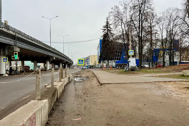 Люберцы, Октябрьский проспект, эстакада, торговый центр «Эй Маркет»