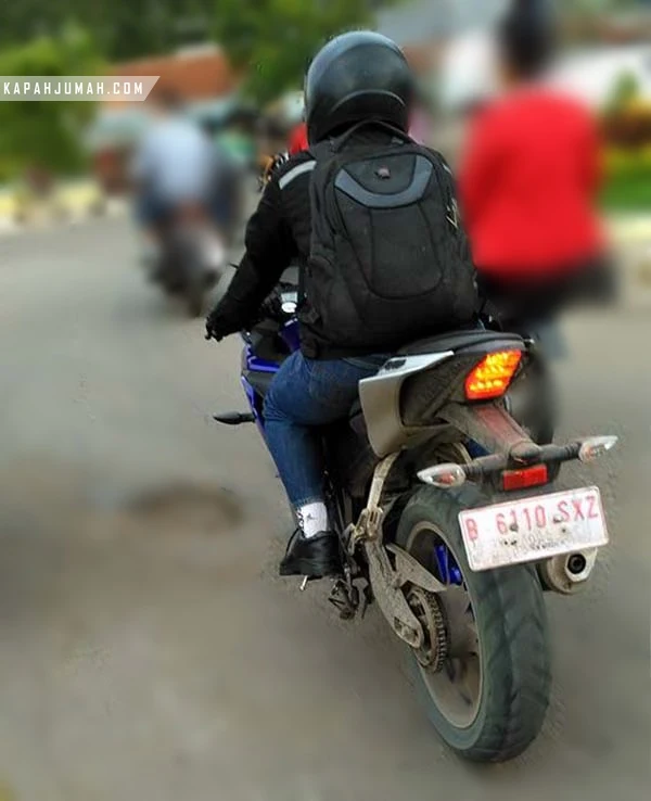 Penampakan Dari Belakang Yamaha R15 V3