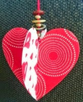 http://www.decoraydiviertete.net/2015/01/como-hacer-un-corazon-en-relieve.html