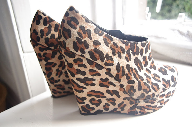 also picked up these brilliant leopard print wedges from New Look ...