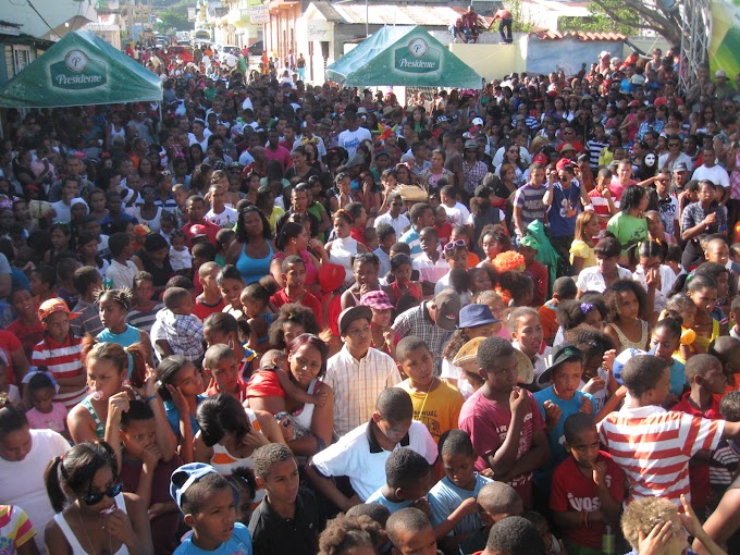 Cambita Garabito celebra con mucho colorido y éxito primer carnaval de rescate 2013