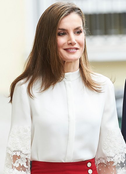 Queen Letizia wore Hugo Boss Vasela-Slim fit pencil skirt, and Hugo Boss Staple red pumps carried Carolina Herrera Animal Print Clutch