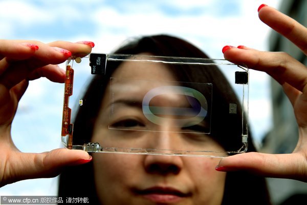 epa03547991 Serena Chen, Deputy Manager of Polytron technologies, Inc. displays the prototype of a transparent cellphone in Taoyuan City, northern Taiwan, 21 January 2013. Polytron are reportedly hoping that the phone will be on the market by the end of 2013.  EPA/DAVID CHANG