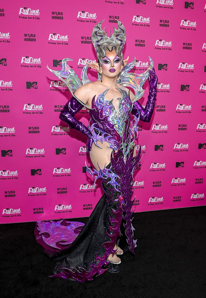 Irene Dubois appeared to travel to the red carpet from another galaxy. Irene Dubois appeared to travel to the red carpet from another galaxy.