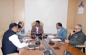 अधिकारियों के साथ बैठक करते मंत्री तुलसी सिलावट। के लिए इमेज नतीजे