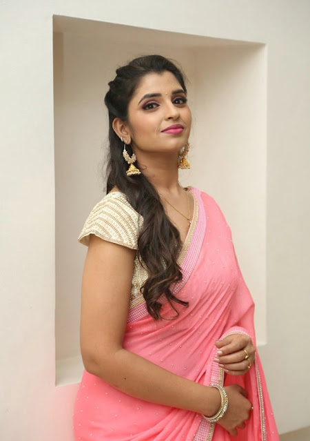 Telugu Anchor Shyamala Graces in Pink Saree: Timeless Elegance Unveiled