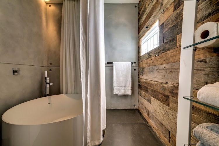 Rustic Bathroom Design Idea