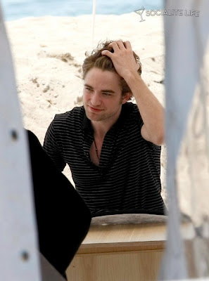 Robert Pattinson Beach on Found More Pics Of Robert Pattinson While Being Interview On The Beach