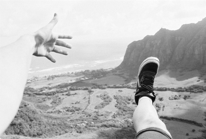 _moi_et_mes_baskets_montantes_rick_owens_dans_un_h__licopt__re____hawaii__volant_juste_au_dessus_de_jurassic_park___148951905_north_883x